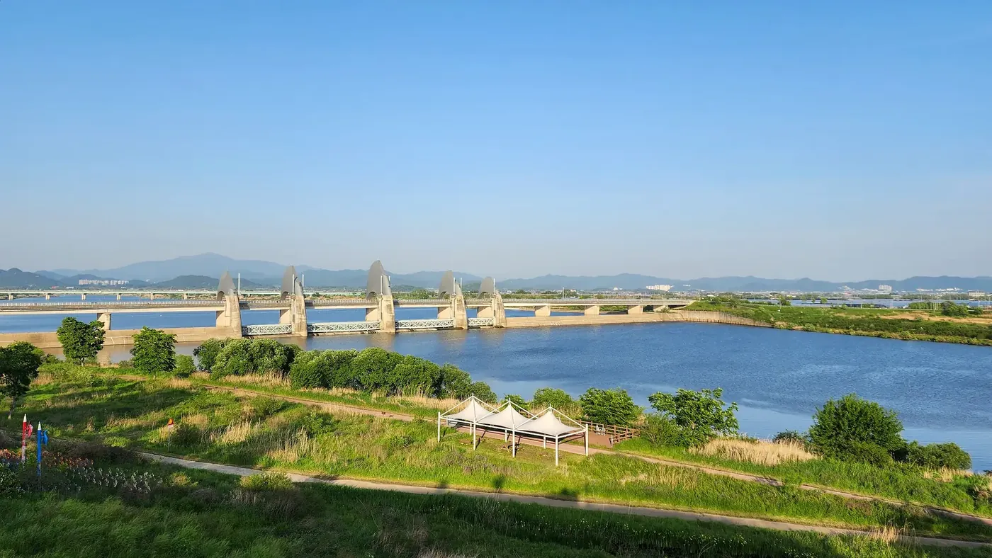The weir at Seungchonbo seen across the water, its rice-grain towers standing over the river gates